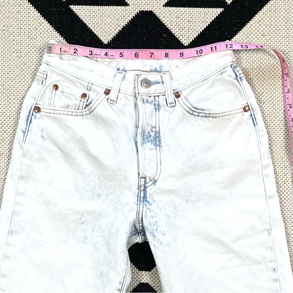 Levi’s 501 ‘81 High Rise Tapered Mom Jean in Erikka's Pic Light Wash Size 25 - Picture 8 of 16